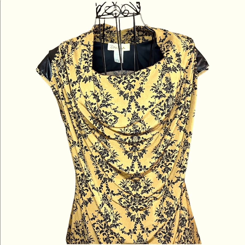 Super cute Small Davina short-sleeved yellow blouse.